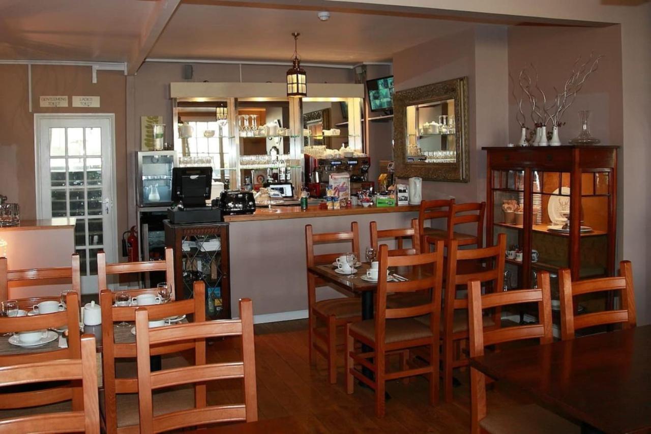 Hampton Court Hotel 이스트 몰시 외부 사진